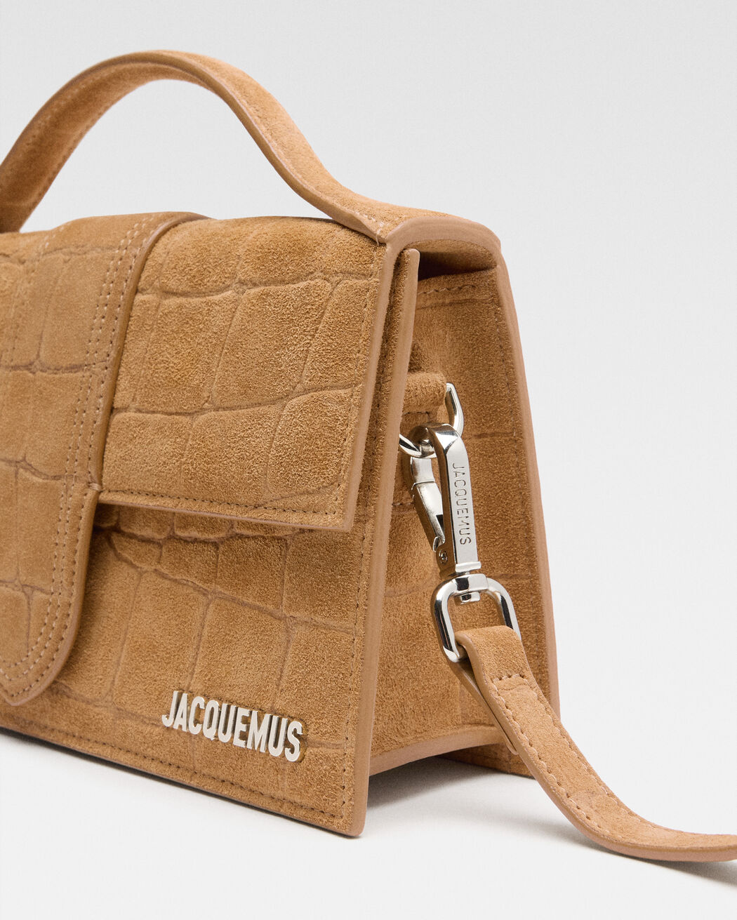 The large Bambino حقيبة jacquemus the large bambino حقيبة