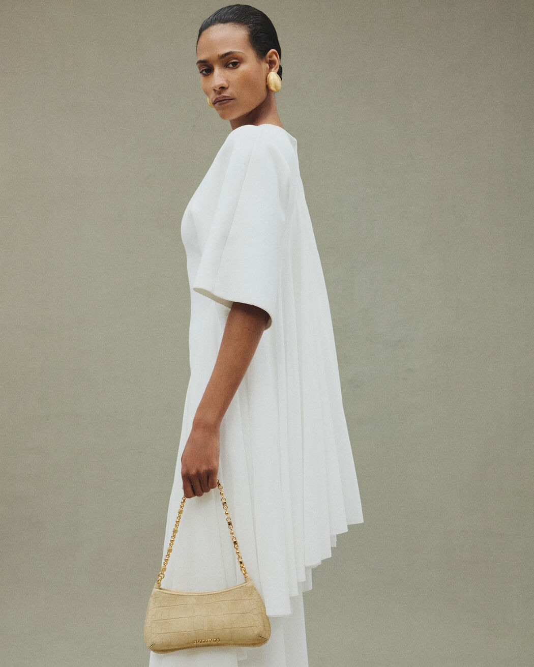 The small Bisou Chaine
jacquemus the small bisou chaine