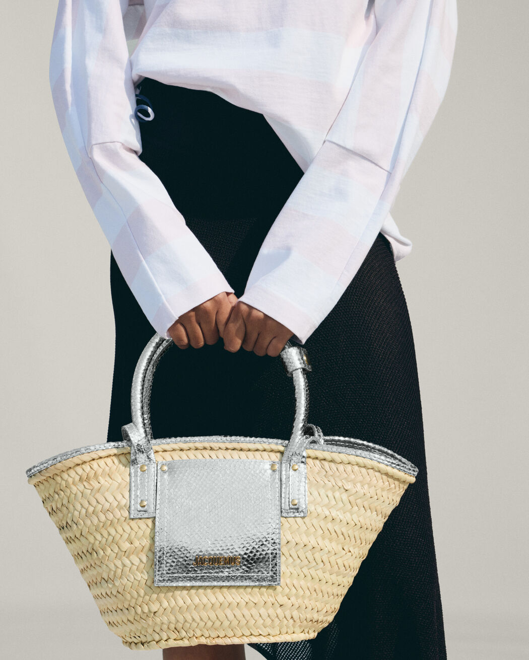 حقيبة بتصميم سلة The small Soli jacquemus حقيبة بتصميم سلة the small soli