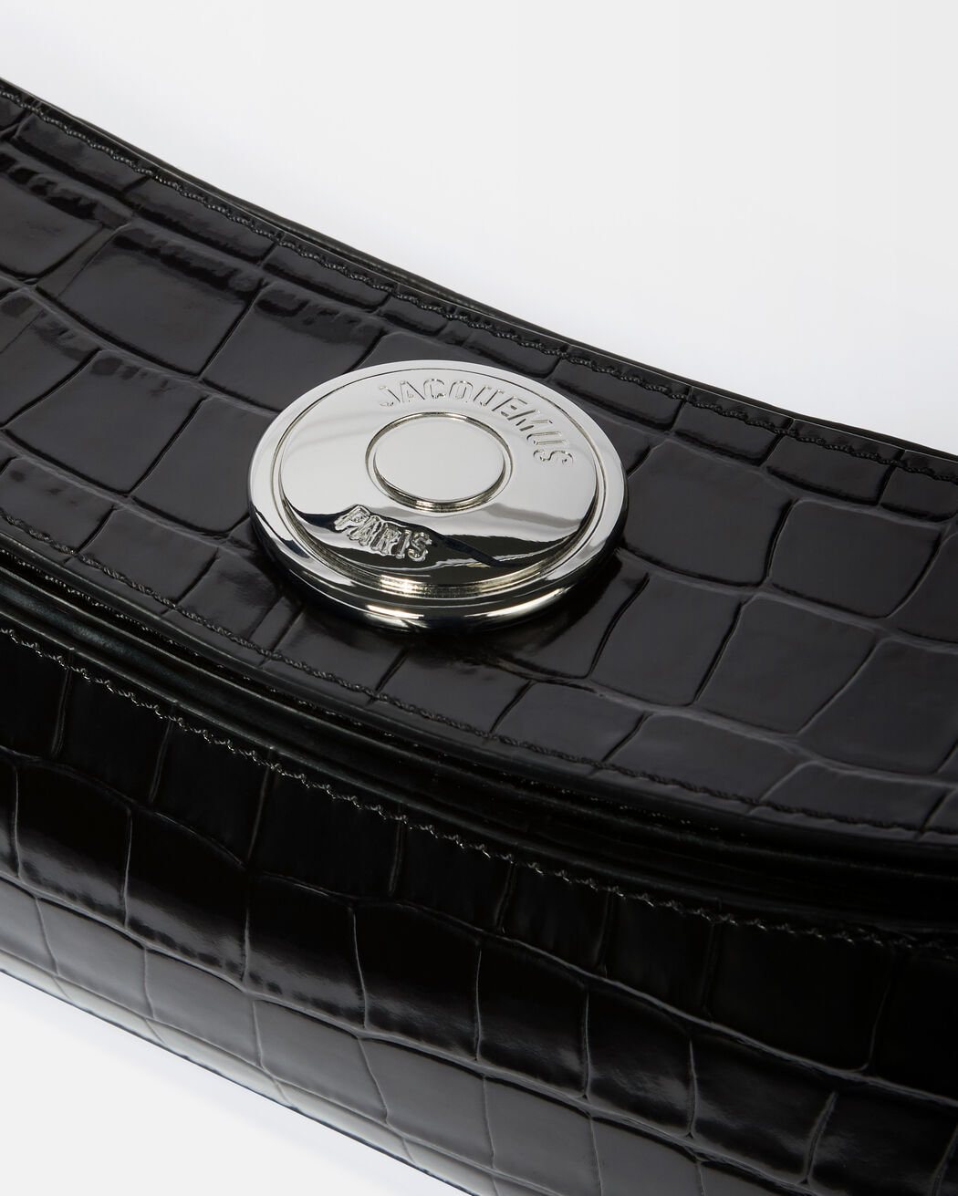 The Ovalo clutch jacquemus the ovalo clutch