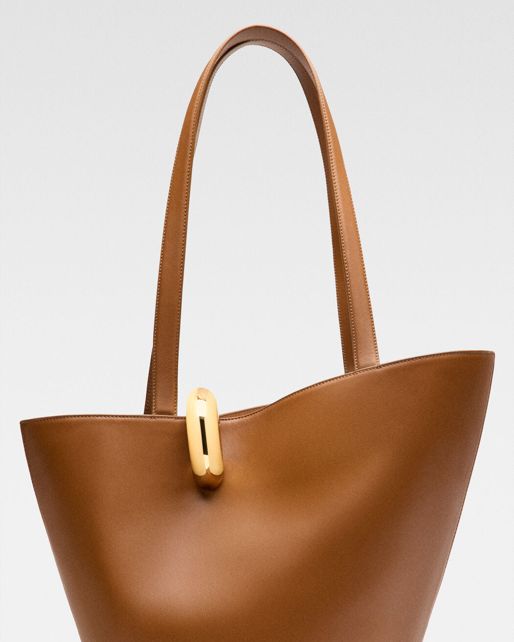 The medium Bambola jacquemus the medium bambola