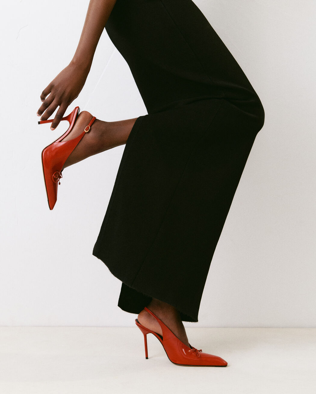 The high Cubisto حذاء بسير خلفي jacquemus the high cubisto حذاء بسير خلفي