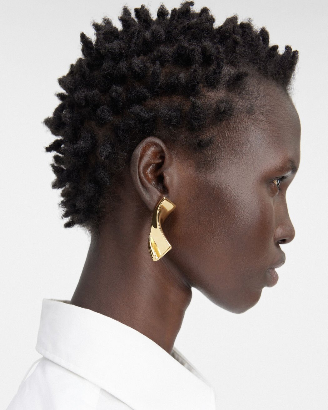 أقراط Les Boucles J jacquemus أقراط les boucles j
