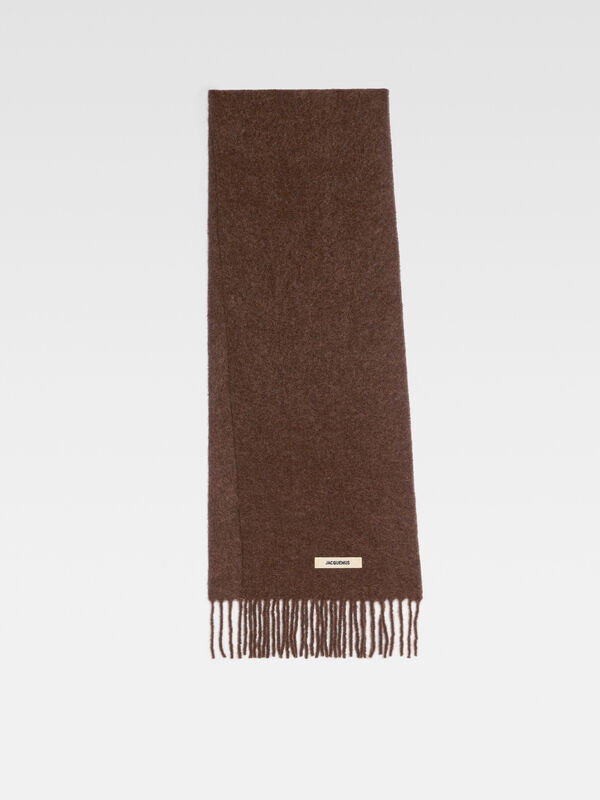 The Carro scarf jacquemus وشاح the carro scarf