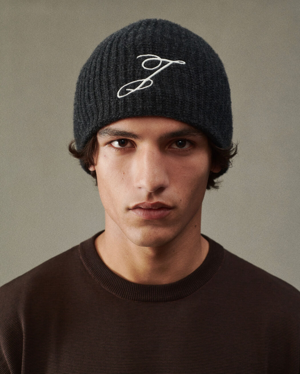 The Espiral beanie jacquemus the espiral beanie