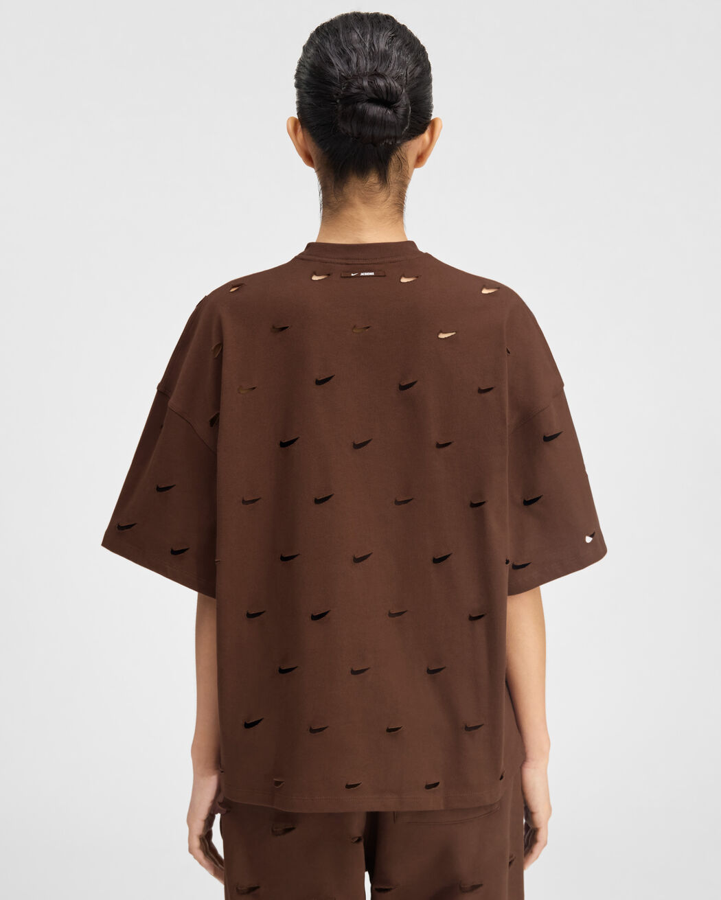 The Swoosh JACQUEMUS+NIKE t-shirt the swoosh jacquemus nike t shirt