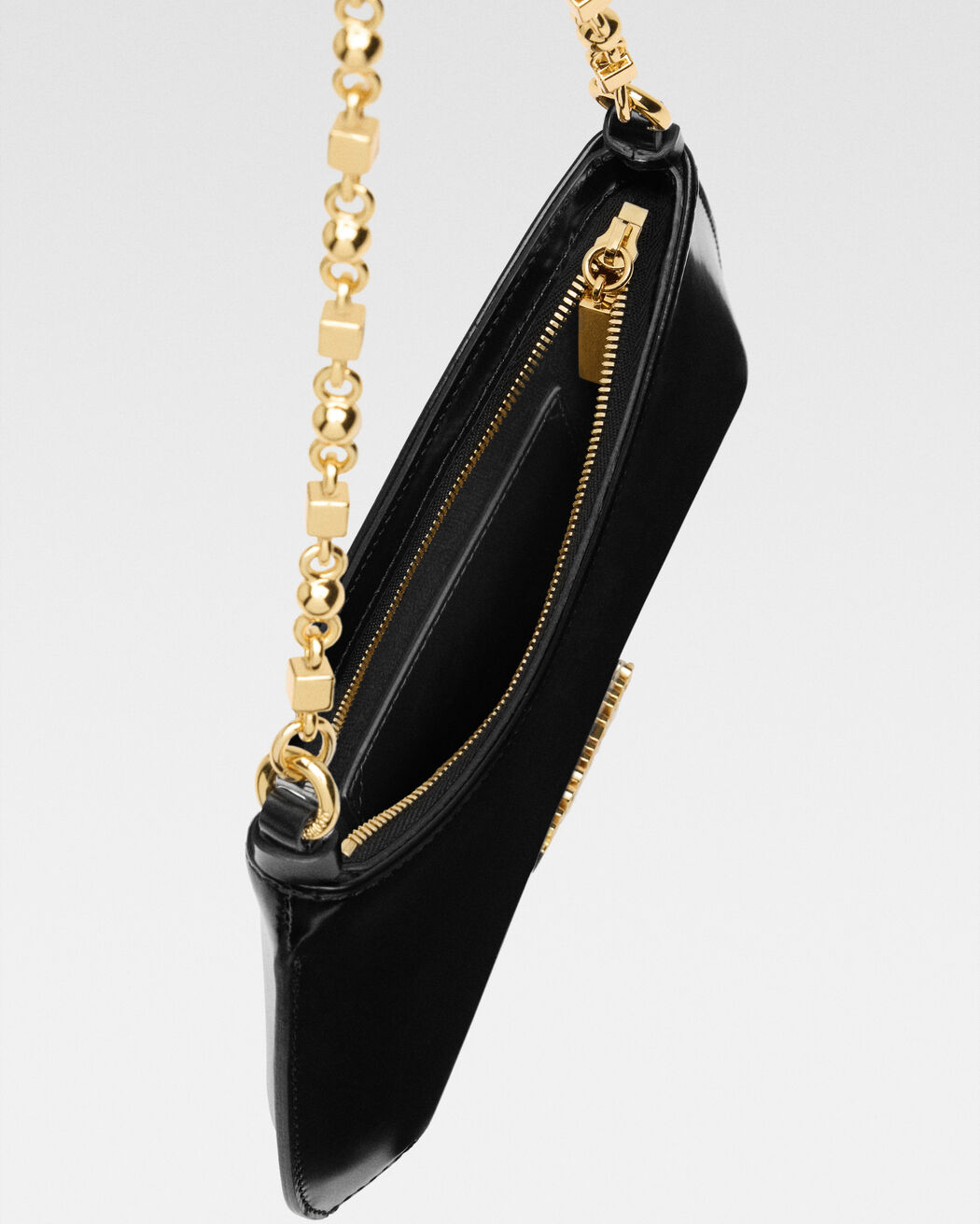 The small Bisou Chaine jacquemus the small bisou chaine