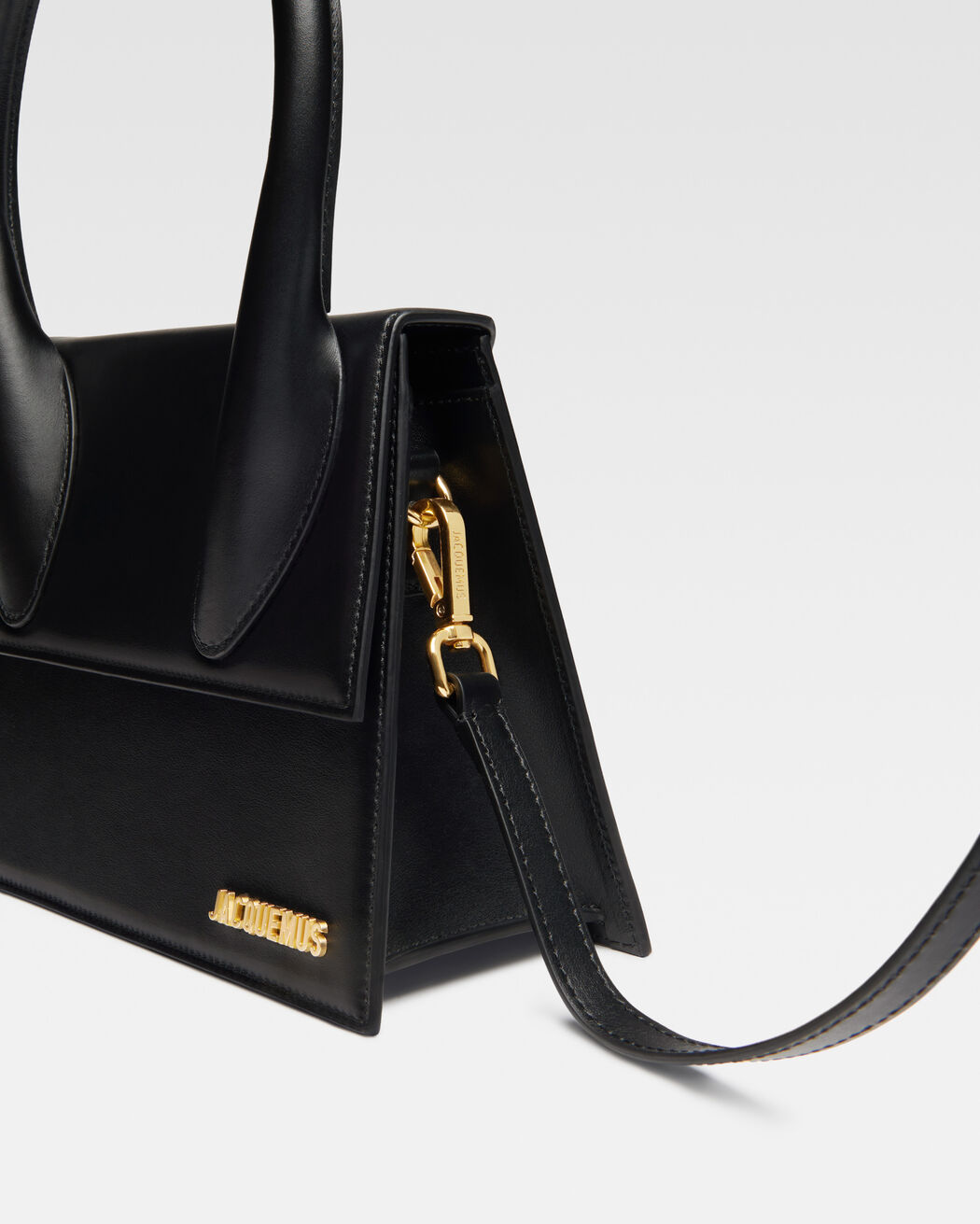 The large Chiquito jacquemus the large chiquito