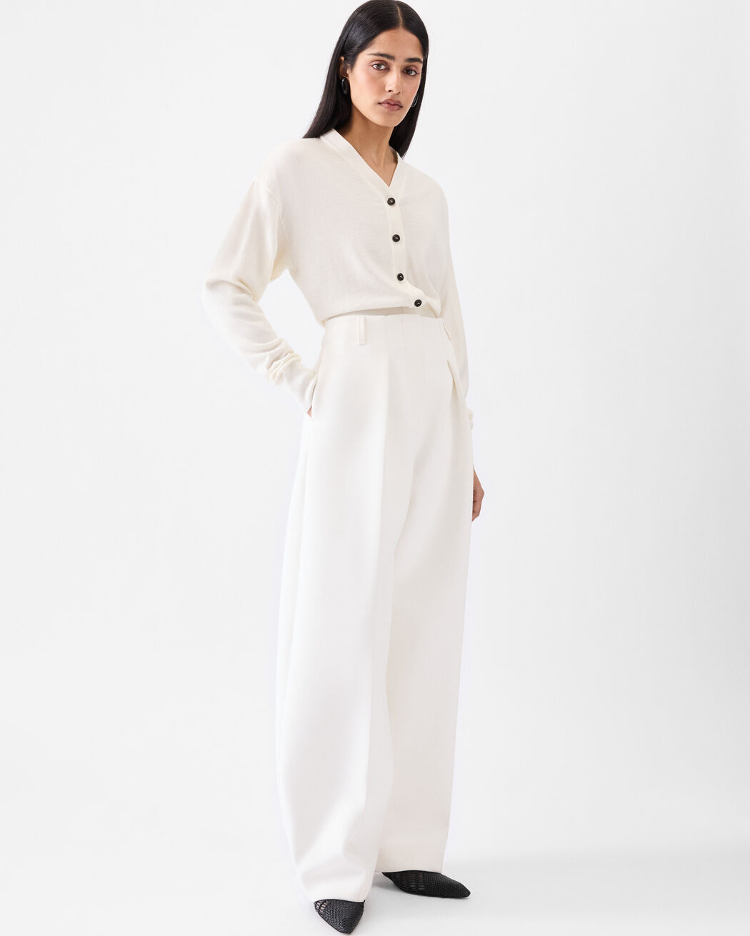 The embroidered cardigan jacquemus the embroidered cardigan