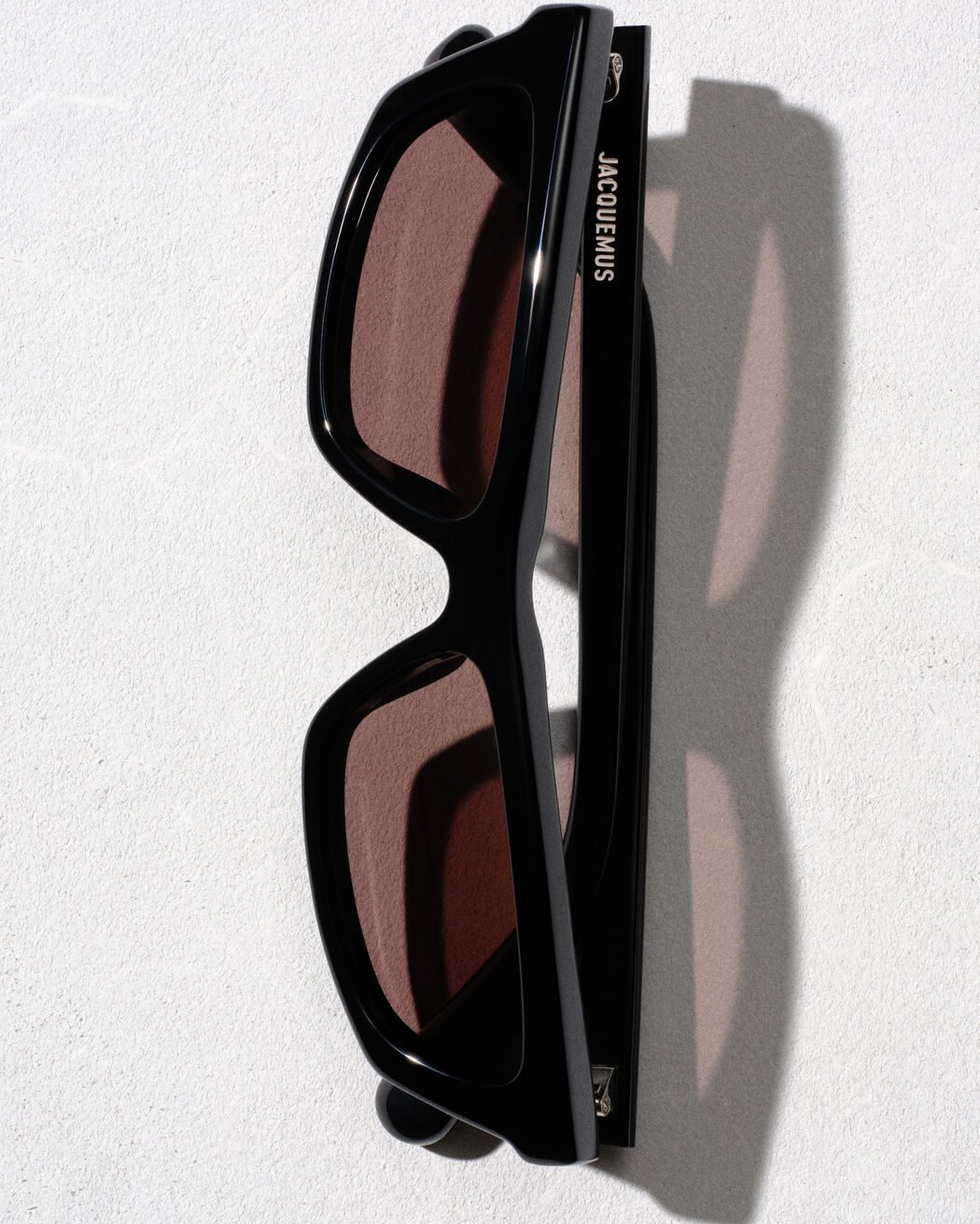 The Trapezi sunglasses
 jacquemus the trapezi sunglasses