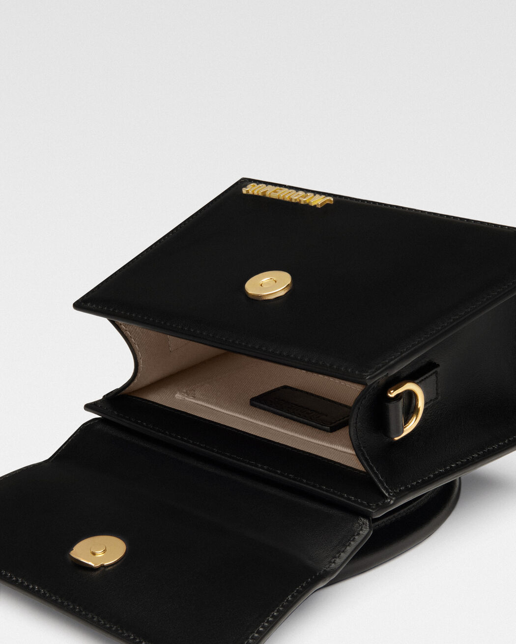 حقيبة The medium Chiquito jacquemus حقيبة the medium chiquito