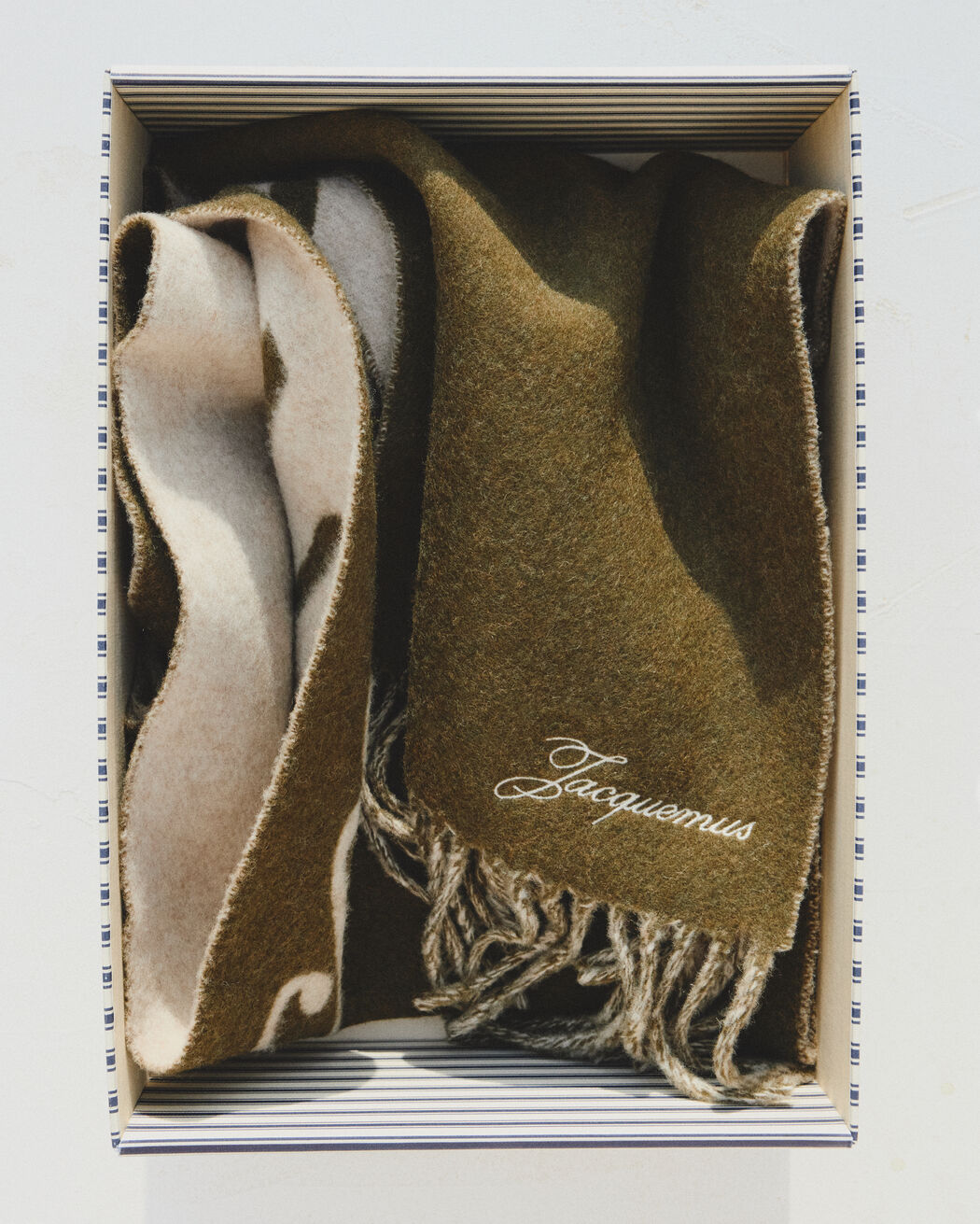 وشاح The Atelier jacquemus وشاح the atelier