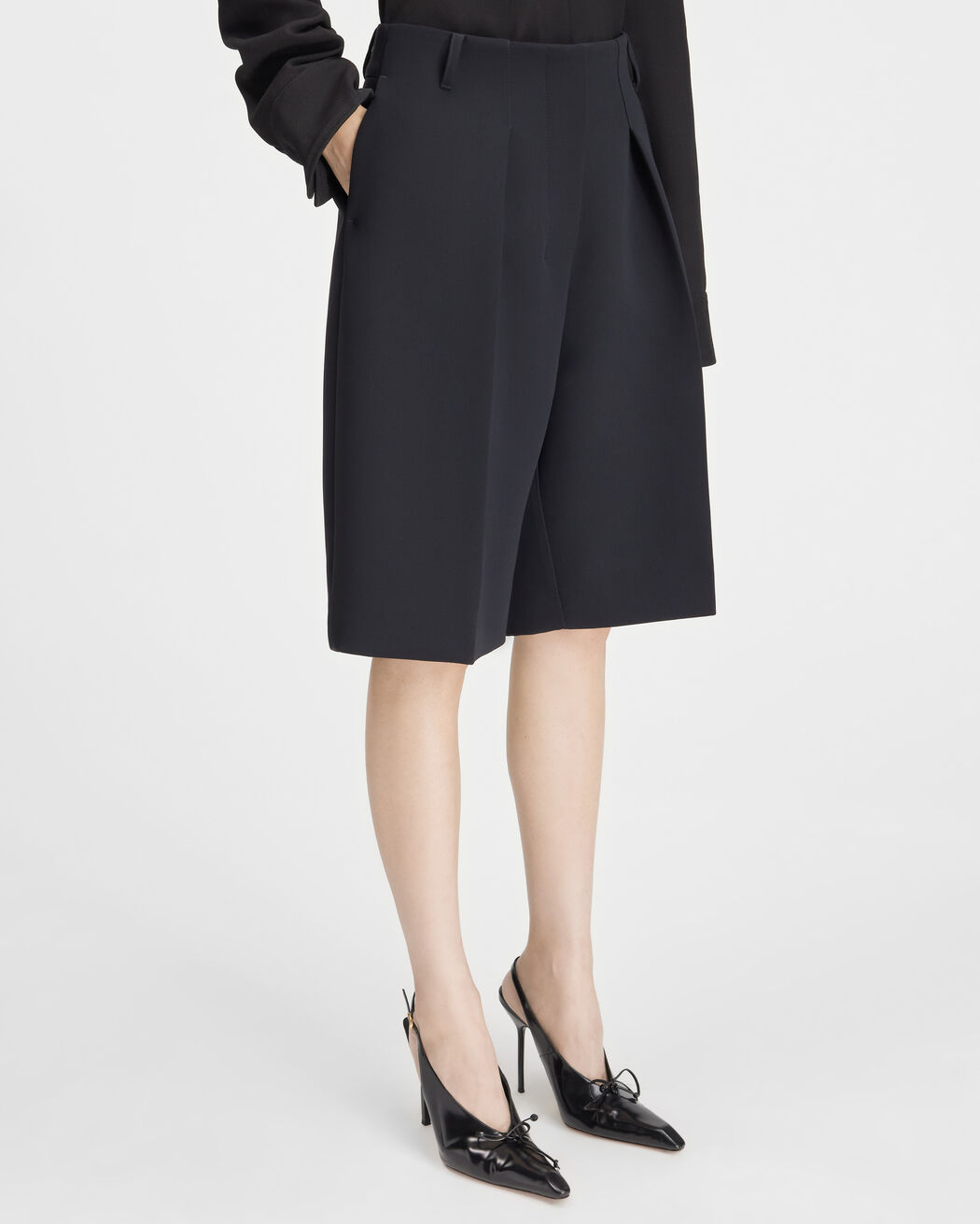 برمودا Le Bermuda Ovalo jacquemus برمودا le bermuda ovalo