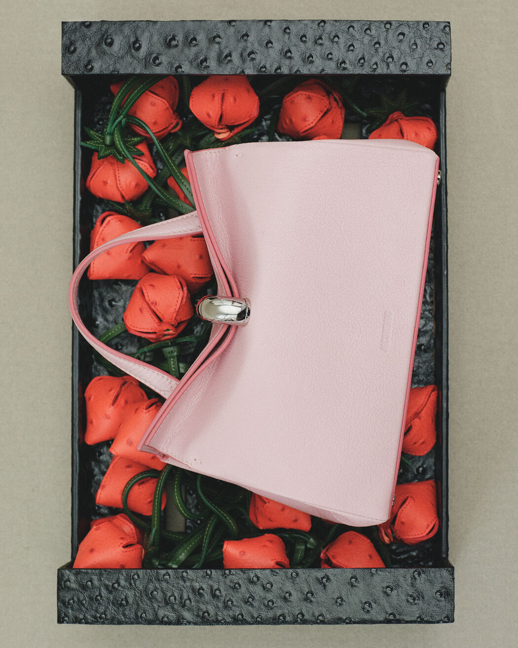 حلية الفراولة jacquemus حلية الفراولة