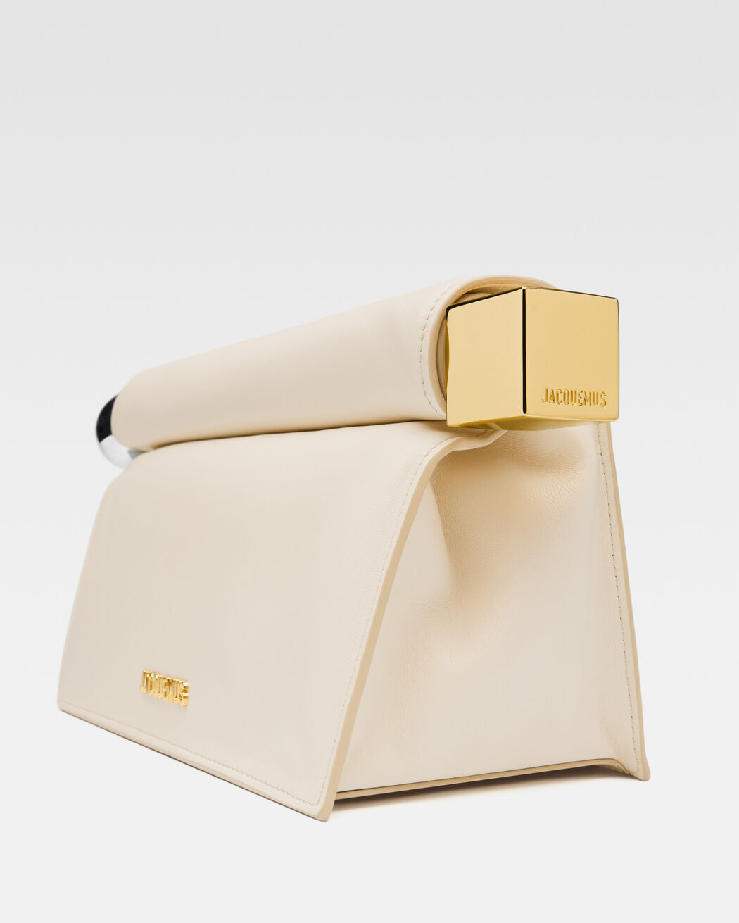 The Rond Carré clutch jacquemus the rond carr  clutch