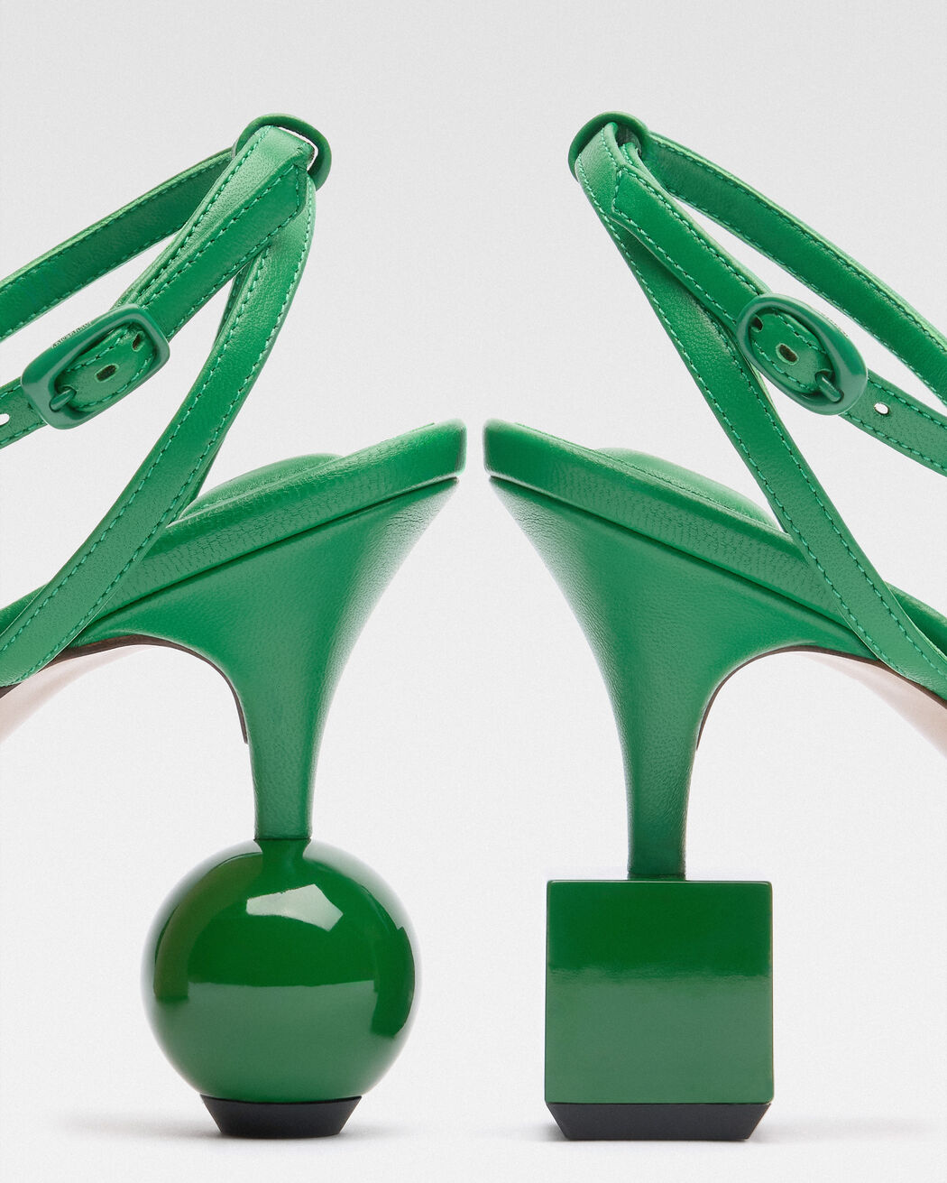 The Bisou صندل jacquemus the bisou صندل