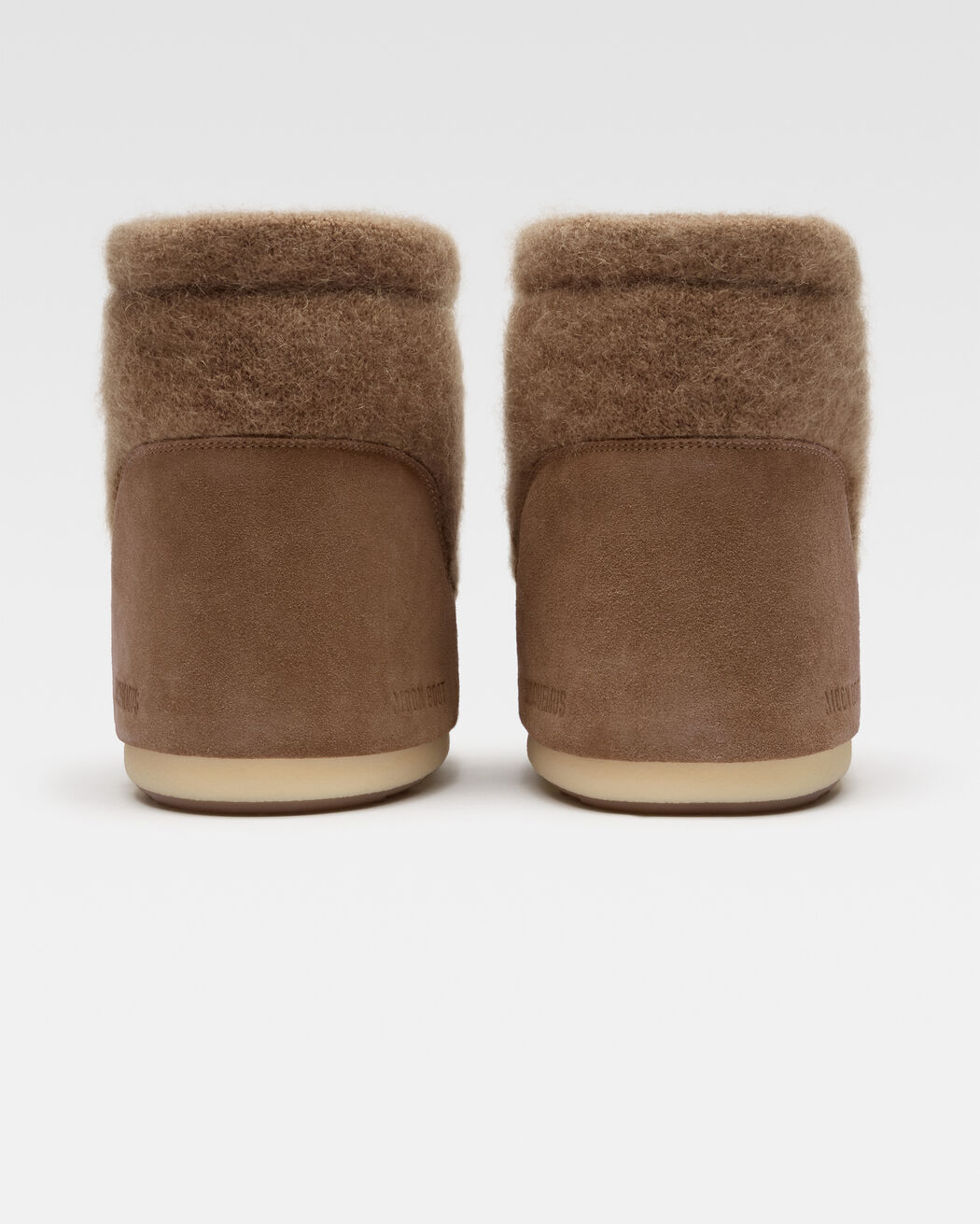 حذاء بوت The Jacquemus Mohair Moon Boot حذاء بوت the jacquemus mohair moon boot