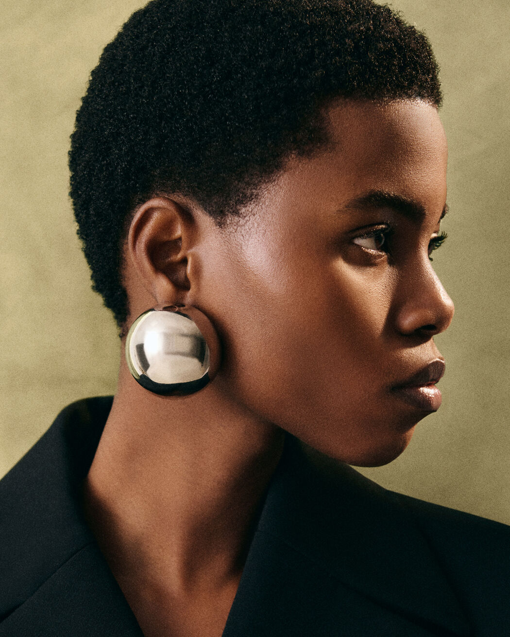 أقراط The Salon jacquemus أقراط the salon