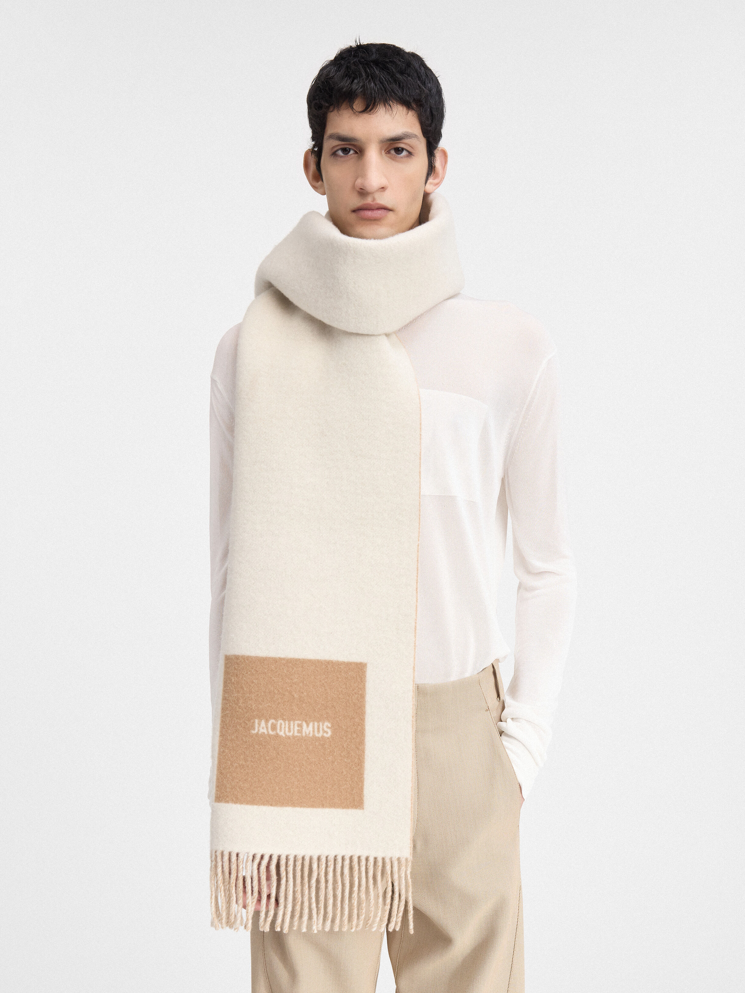 The Rond Carré scarf | Women | JACQUEMUS KSA Official Website