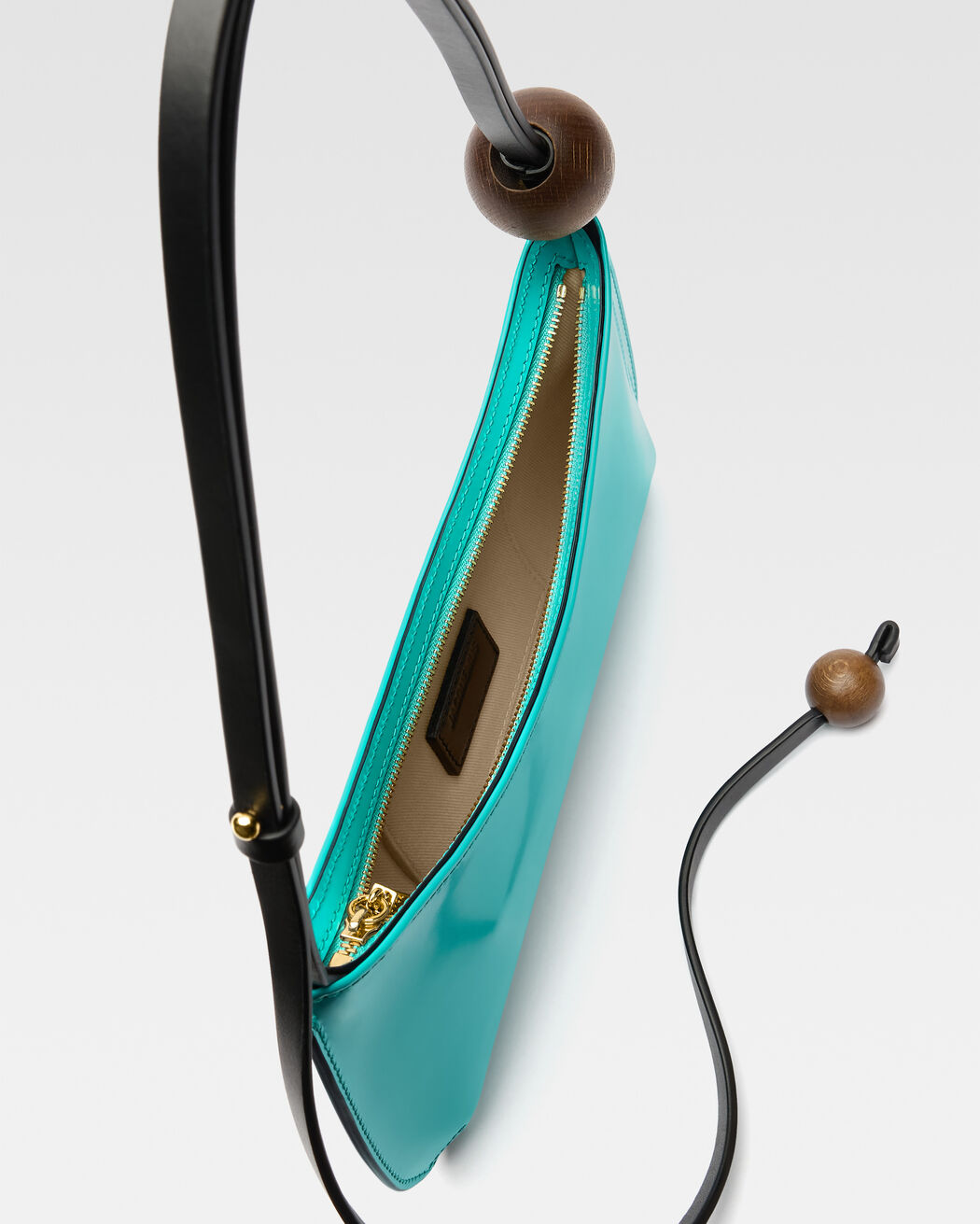 حقيبة Le Bisou Perle jacquemus حقيبة le bisou perle