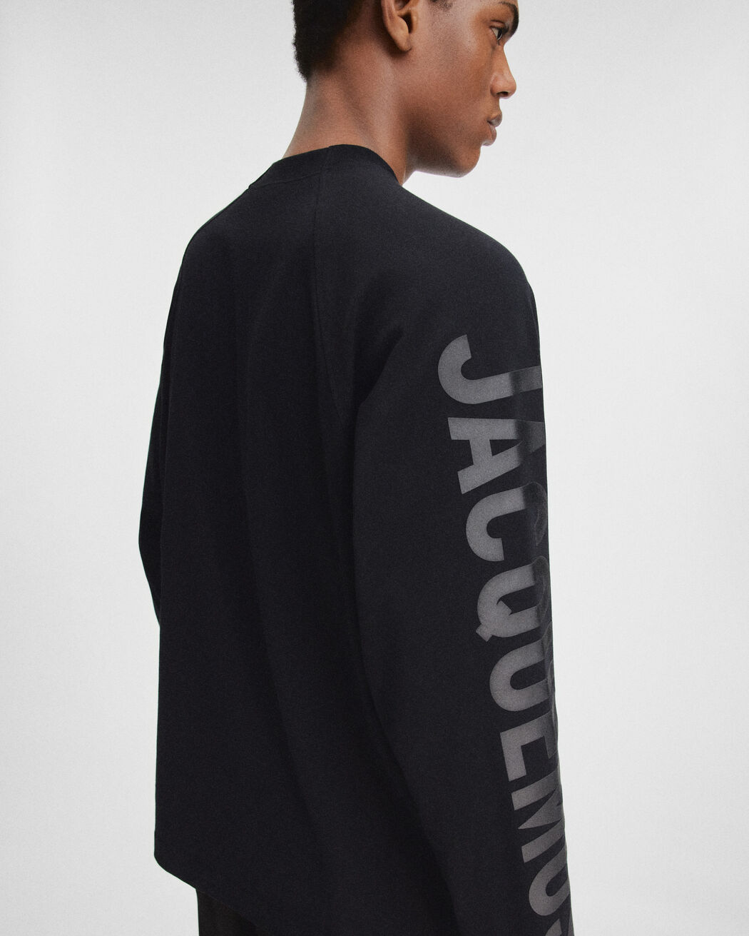 تي شيرت Le T-Shirt Typo Manches Longues jacquemus تي شيرت le t shirt typo manches longues