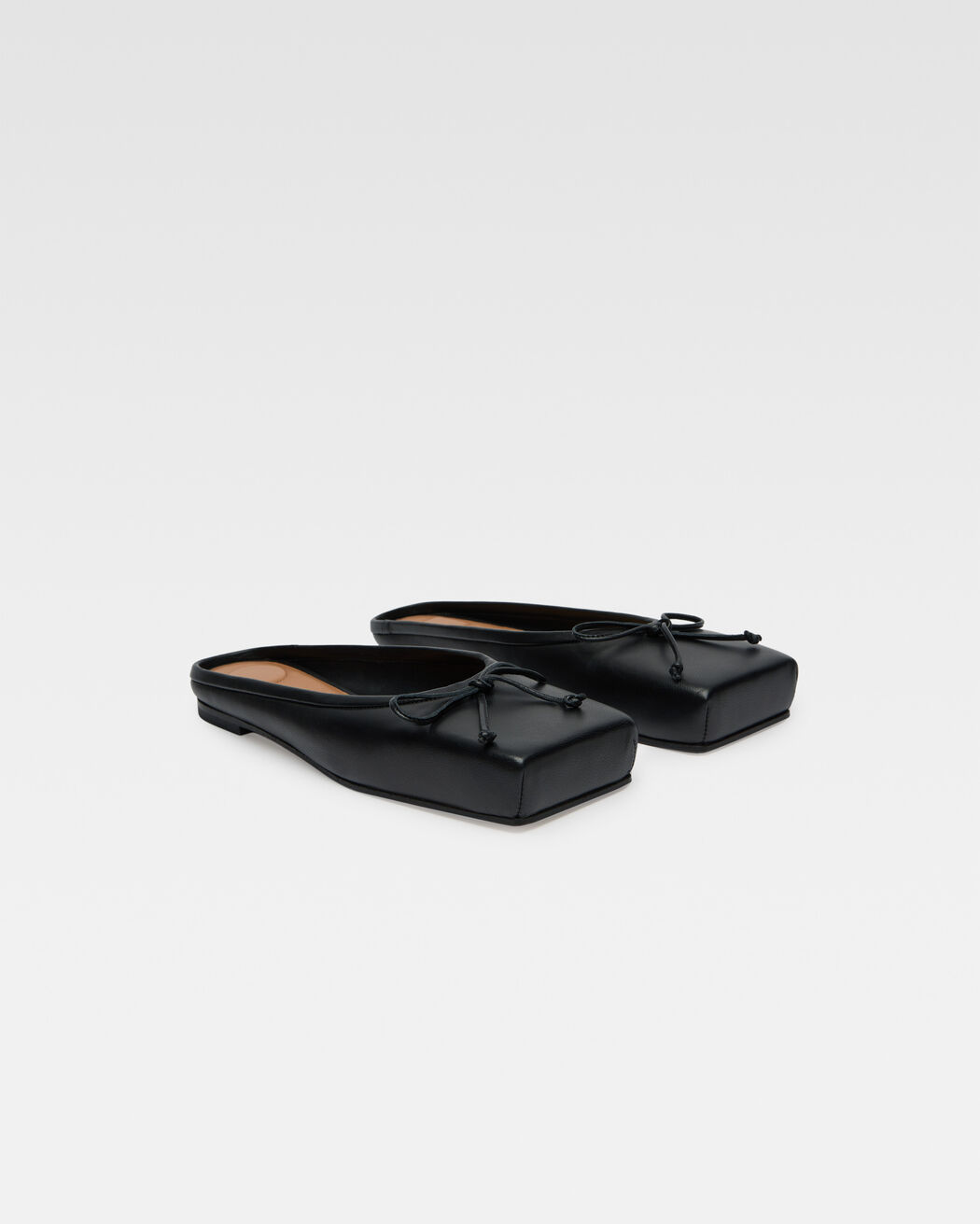 The flat Ballet حذاء jacquemus the flat ballet حذاء
