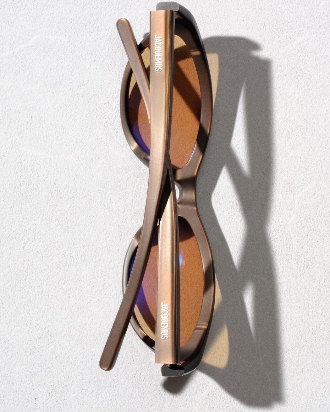 The Curvo sunglasses
 jacquemus the curvo sunglasses