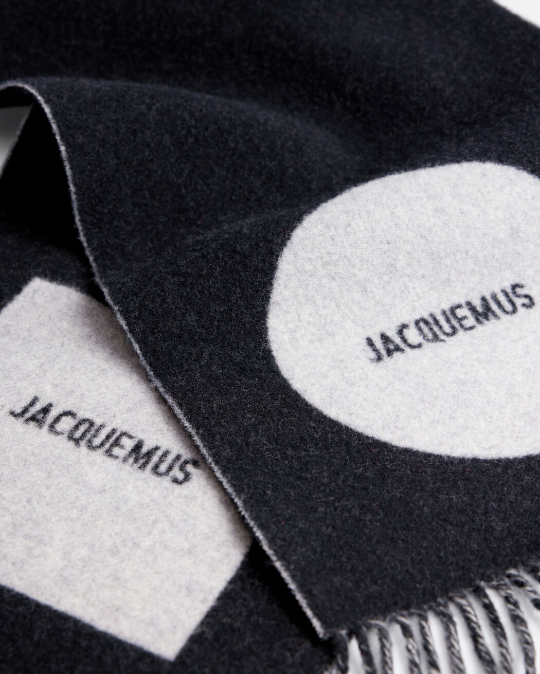 The Rond Carré scarf jacquemus the rond carr scarf