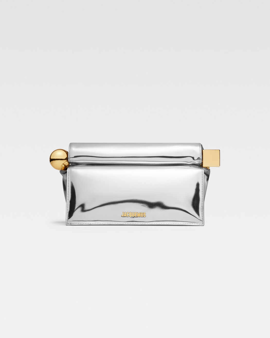 The Rond Carré clutch حقيبة jacquemus the rond carr  clutch حقيبة