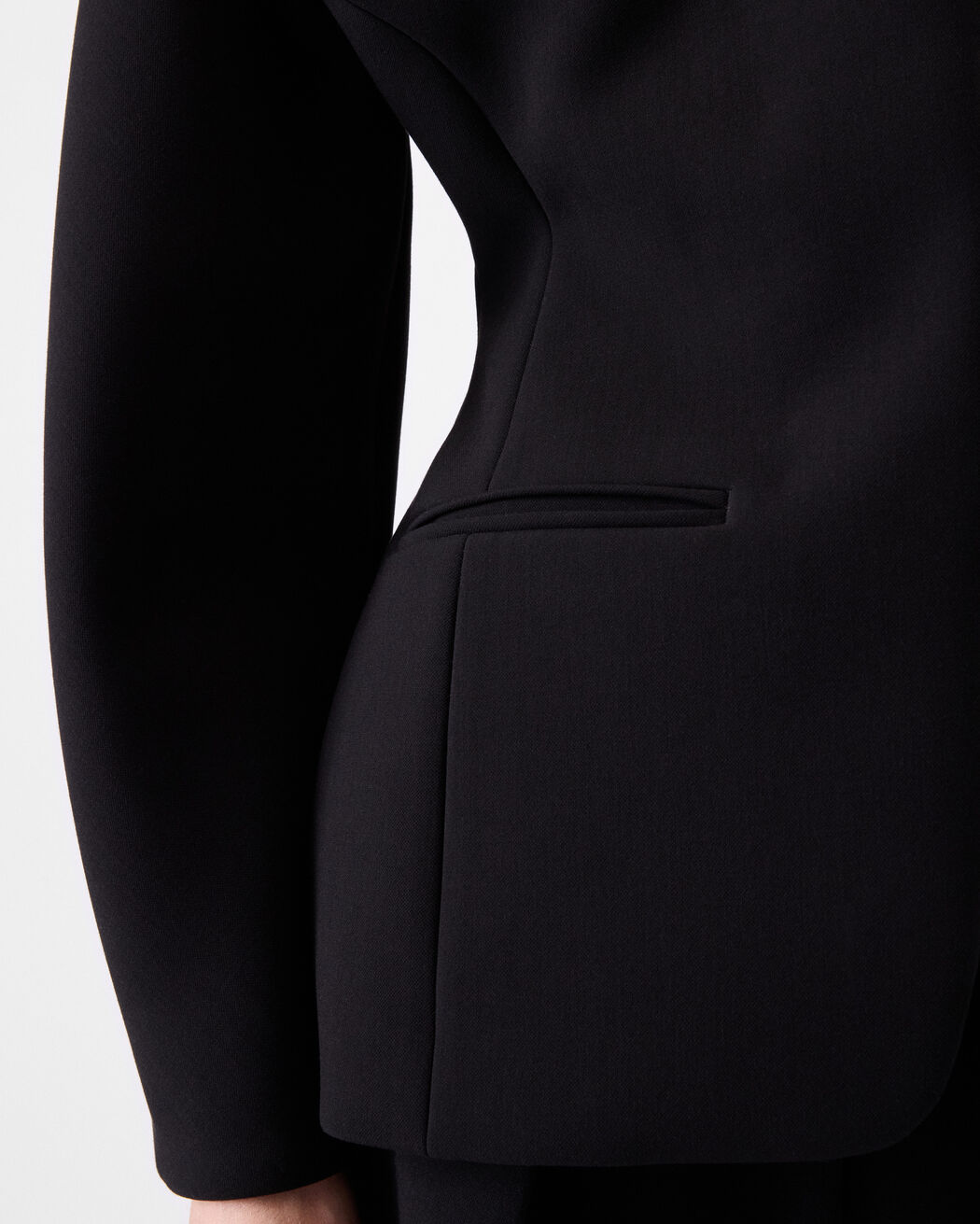 The Ovalo Jacket jacquemus the ovalo jacket