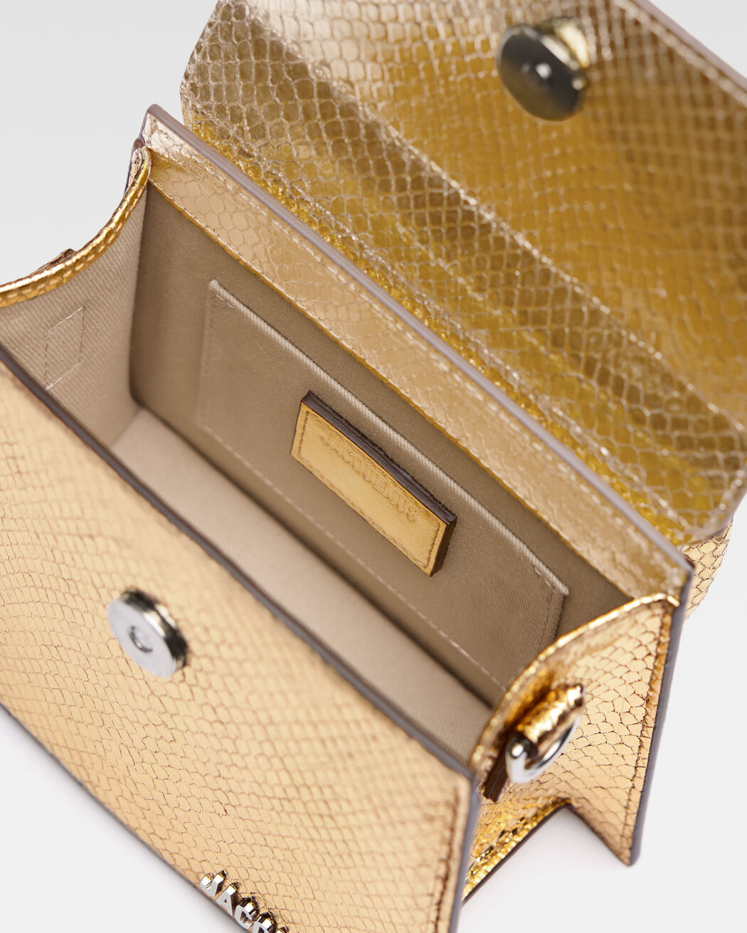 حقيبة The medium Chiquito with buckle jacquemus حقيبة the medium chiquito with buckle