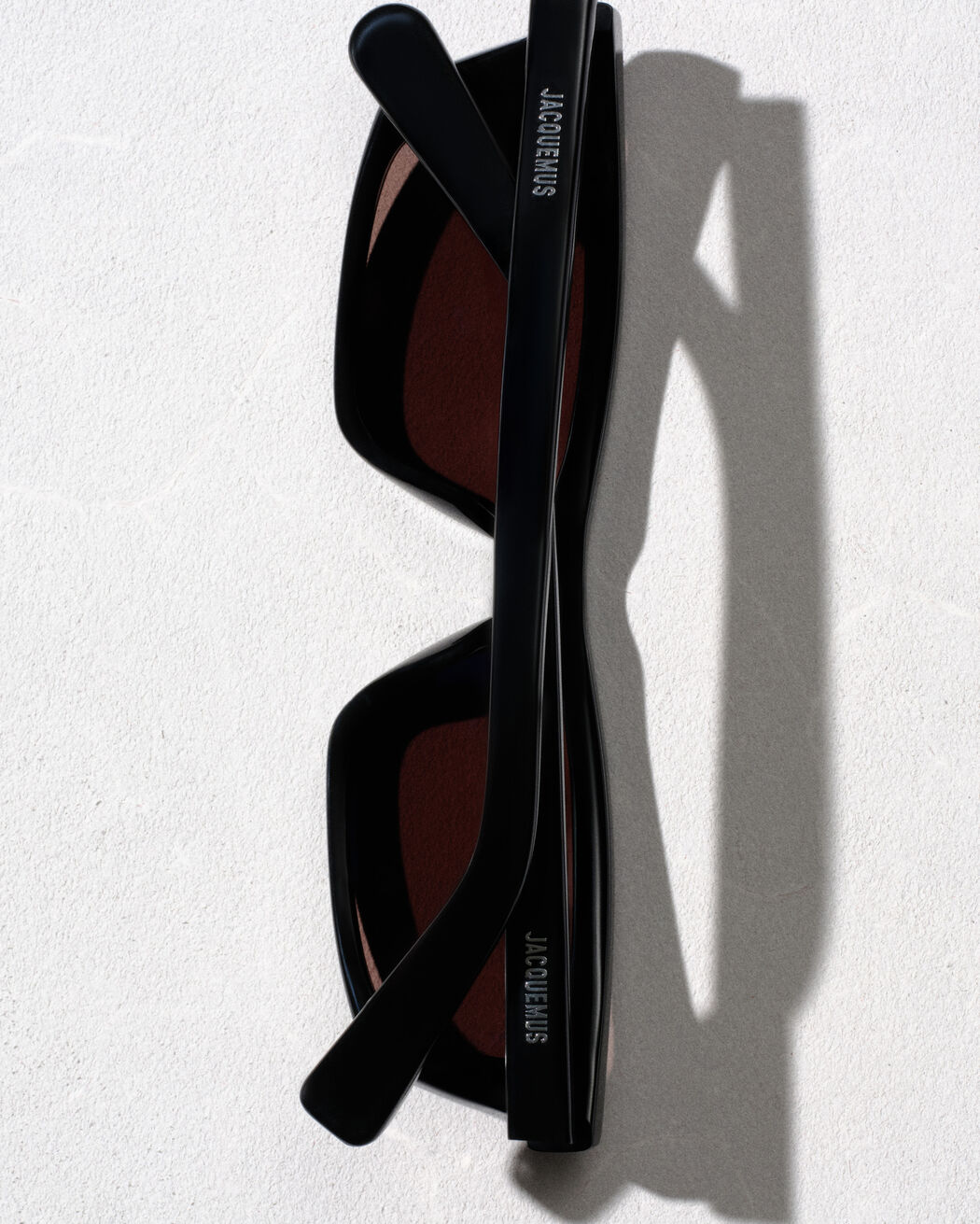 The Trapezi sunglasses
 jacquemus the trapezi sunglasses