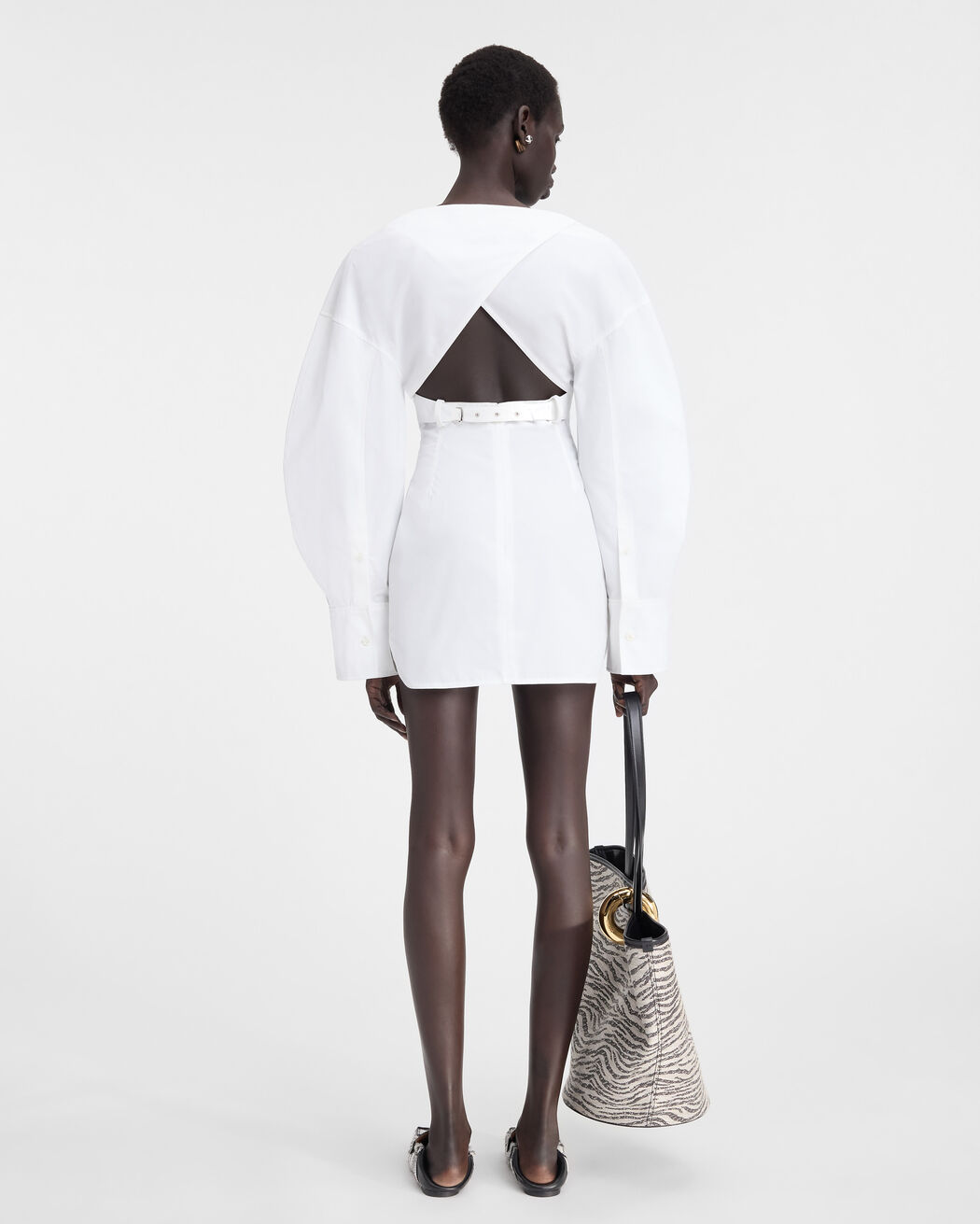 The Casaco shirt dress jacquemus the casaco shirt dress