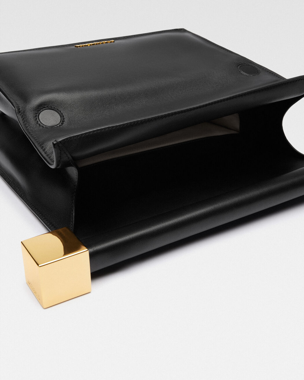 The Rond Carré clutch jacquemus the rond carr  clutch