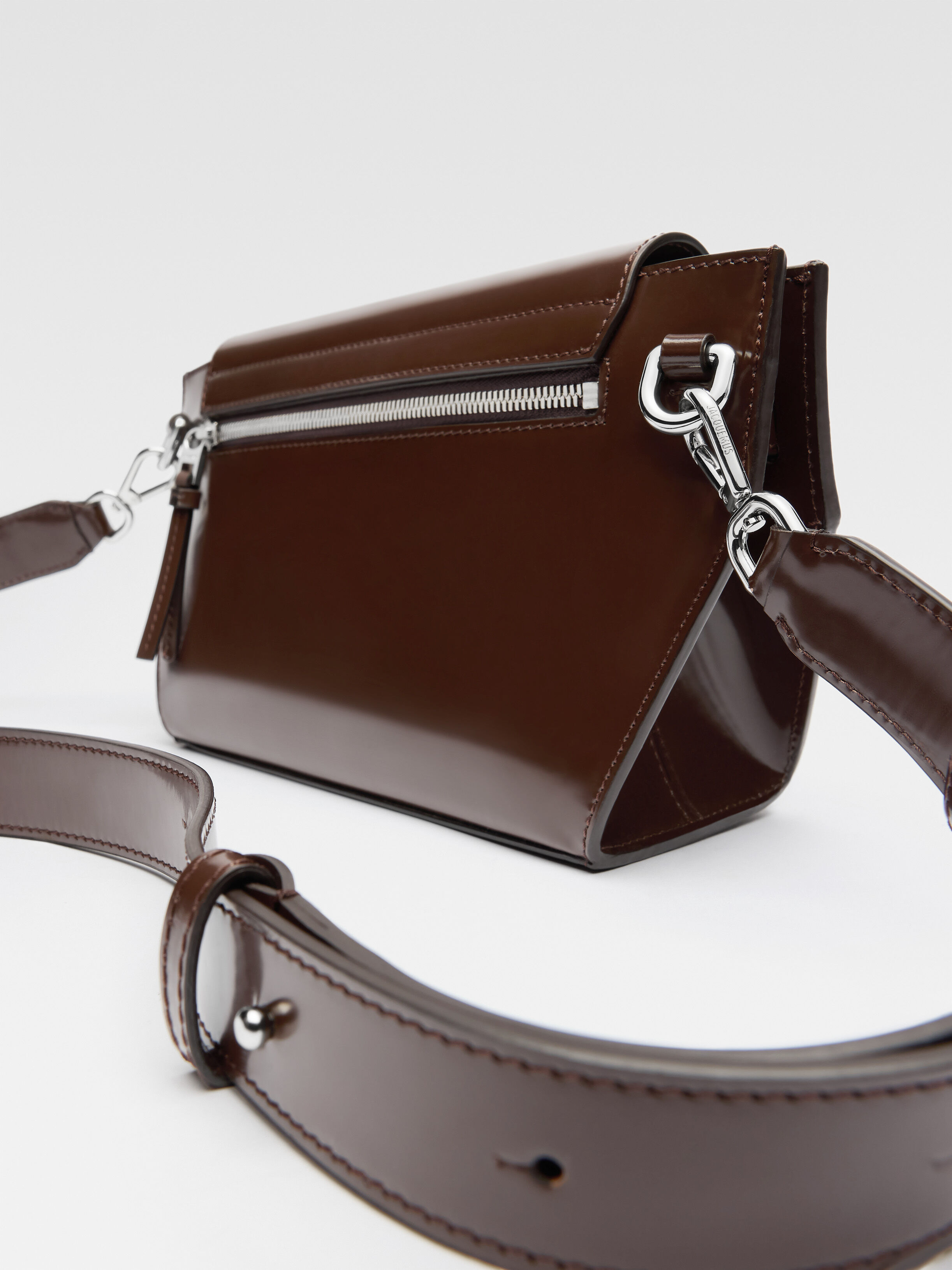 The Capri messenger bag | Men | JACQUEMUS KSA Official Website