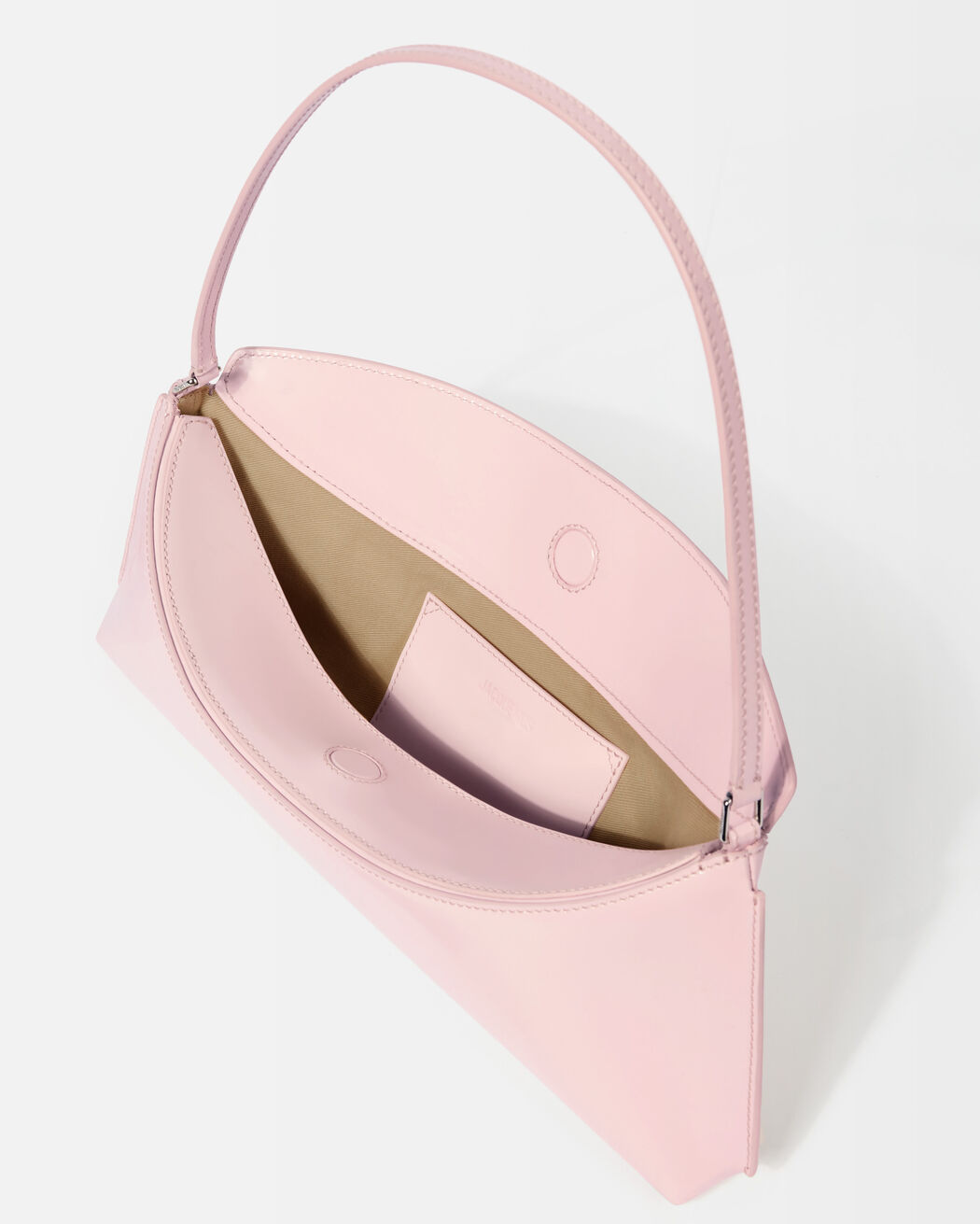 The Ovalo clutch jacquemus the ovalo clutch